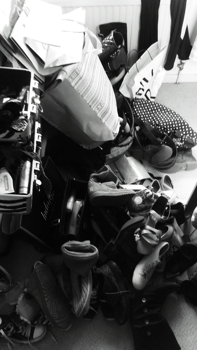 XxLippicious's tweet image. Someone come and help me please!! Ive been at it for 2hours #WardrobeProblems #Shoes&amp;amp;ClothesOverload #GettingMad