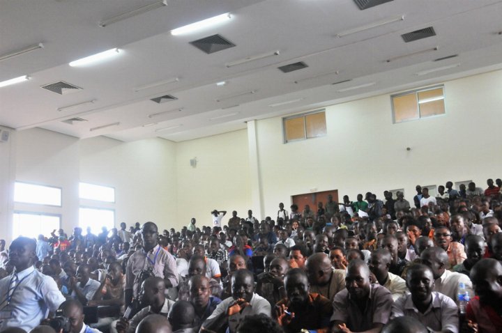 Merci aux étudiants pour leur soutient sans faille à notre ministère (MESRS) et à tout le gouvernement.