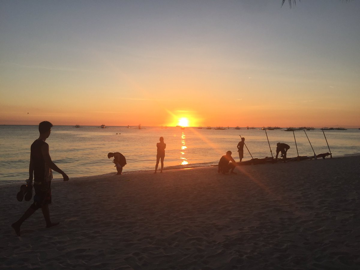 Makin_Stax's tweet photo. Beautiful Boracay sunset... https://t.co/cRmNQOMJiX
