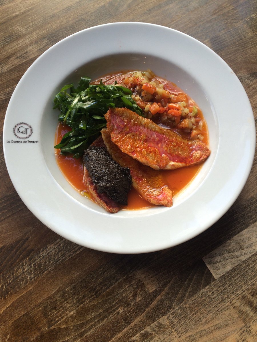 CantineTroquet's tweet photo. Filets de rougets, coulis de tomates, brunoise de légumes et sa tapenade d'olives noires. Bon appétit à Pernety ! https://t.co/DJSgCe16SE