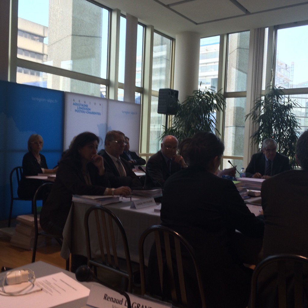 OlivierChartier's tweet photo. En commission permanente à Bordeaux : nombreux dossiers à examiner mais les finances de Poitou-C au cœur des débats https://t.co/PffjZL2U14