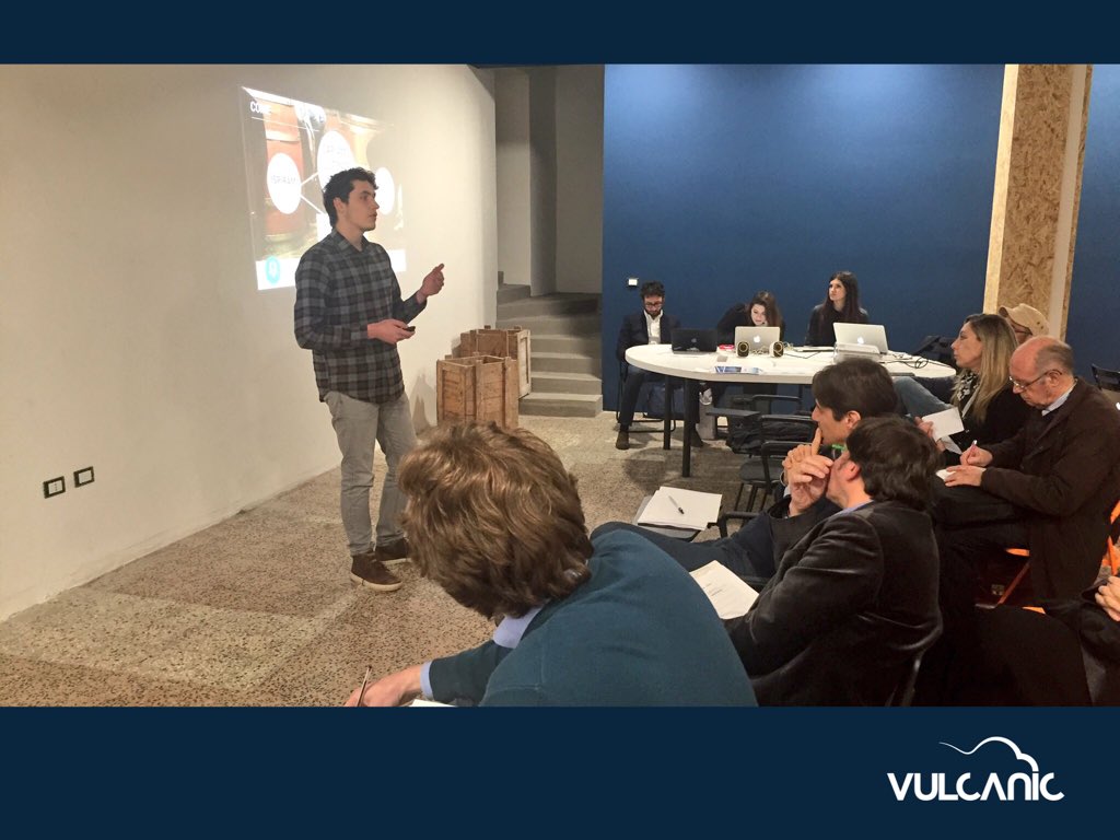 Vulcanic_Social's tweet photo. .@lucapavus presenta @HereTodayIT, l'app che trova il locale giusto per le esigenze dei suoi utenti. #selectionday https://t.co/RkKP1cWDad