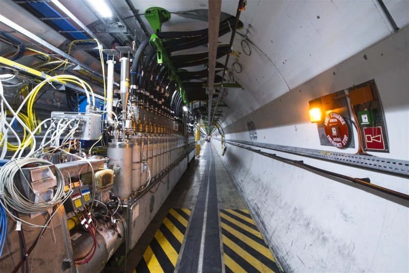 CERN's tweet image. Spring is coming: hibernation is over as the LHC prepares to restart - cern.ch/go/Rg6j