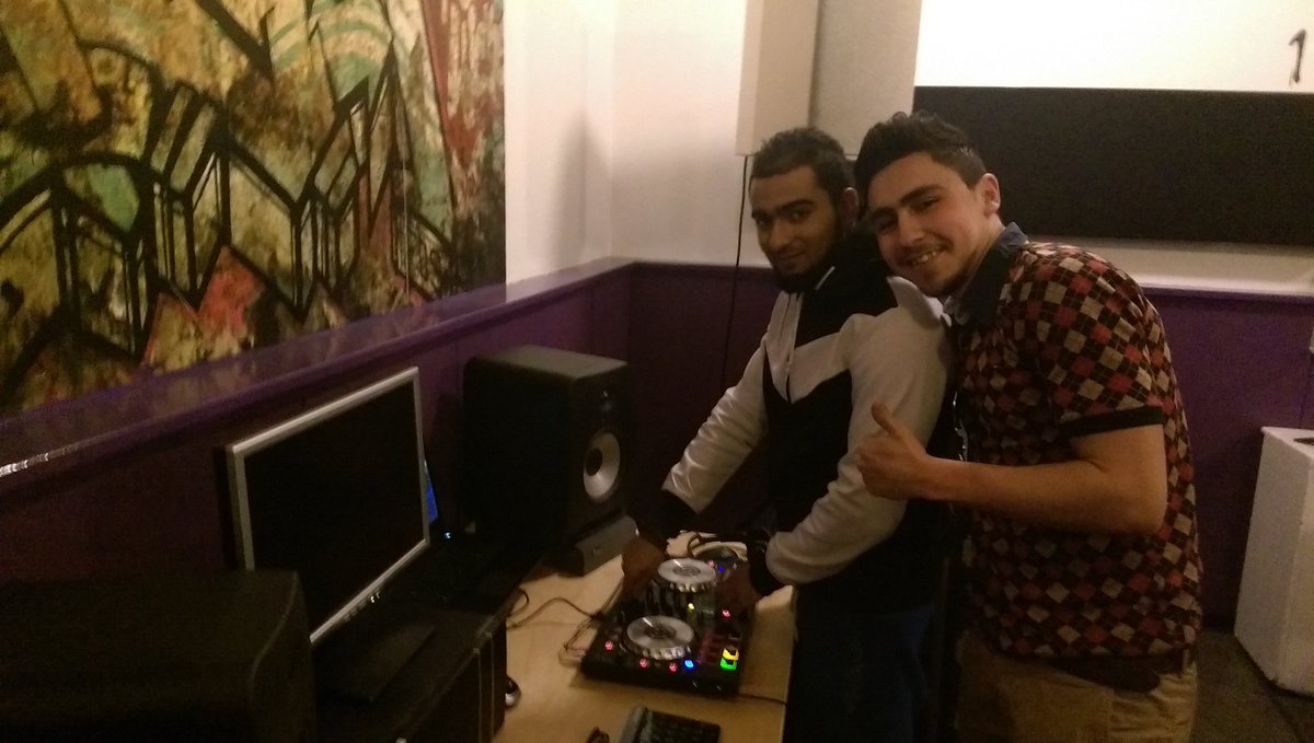 studio1824's tweet photo. En hij is goedgekeurd door Sjaad en Ayoub! https://t.co/rqAETGggGc