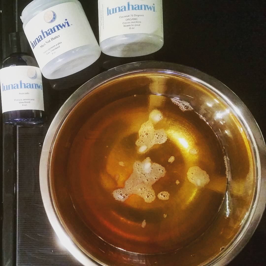 LunaHanwi's tweet photo. Experimenting w/ a new body butter made with #lavender #rose &amp; #peppermint #essentialoils, #sheabutter &amp; #coconutoil https://t.co/qw75wsmWqv