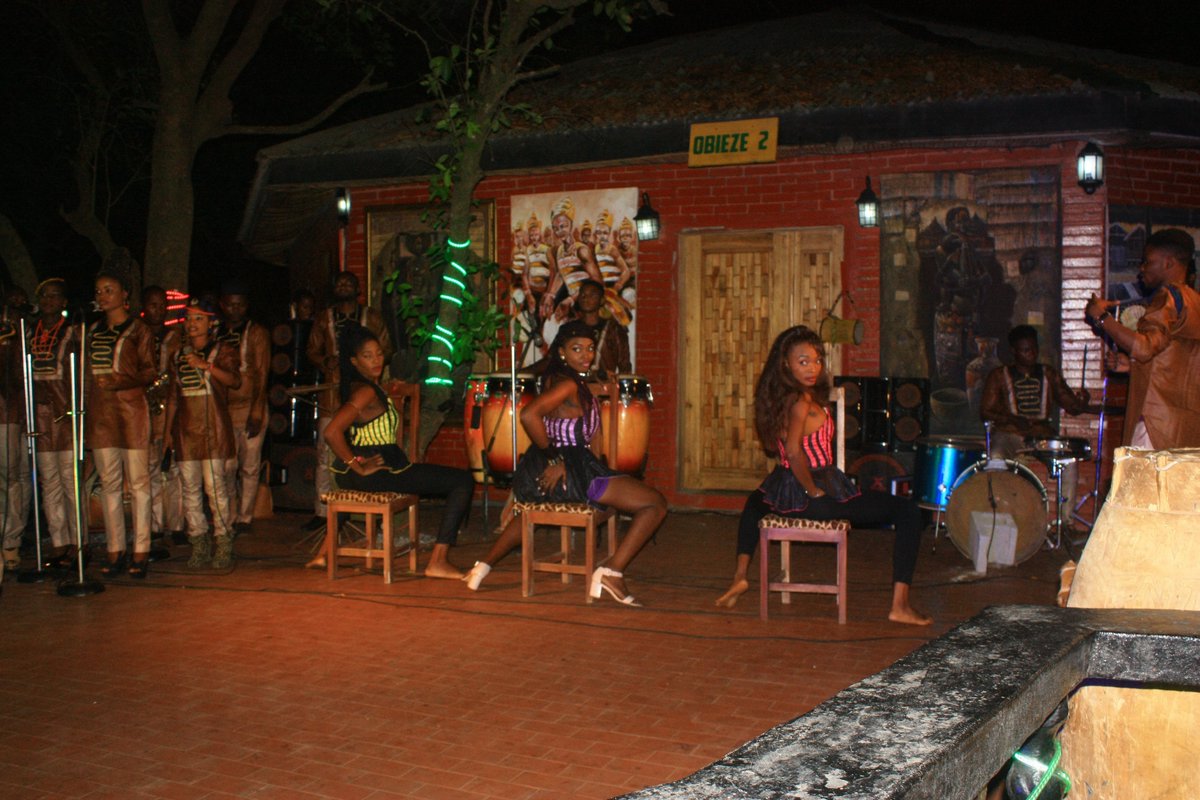 la_campagne's tweet photo. Anu,the Lady Ekwe,delivers authentic African Entertainment to the Royal couple as they Honeymoon @ la campagne. https://t.co/IIisKmKvUU