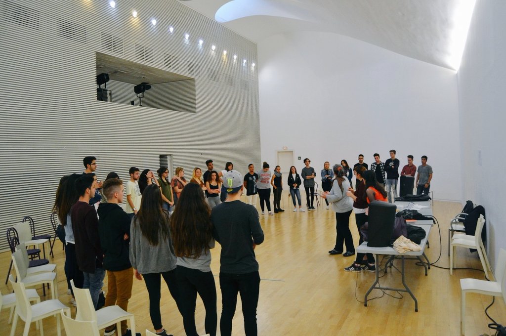 Musicalies's tweet photo. Lunes de solistas y coros 🎤
Calentamiento vocal y ¡a cantar!
🎉14 días para #MusicalIES2016 🎉
#Ensayos #RectaFinal https://t.co/qlii4soWis