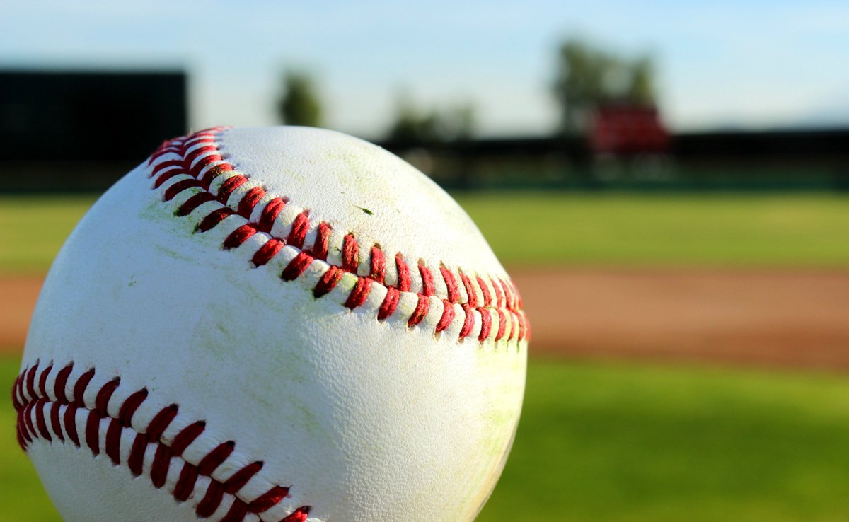 AFOwlsBaseball's tweet photo. Great baseball being played right here at @AguaFriaOwlsHS this week.  Mon. @HRVbaseball vs @howlersports 7:00PM https://t.co/O9V1zKFWud