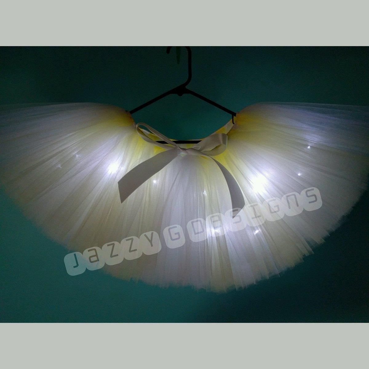 PGHJazzyJ's tweet photo. Daisy #tutu #plur #ravewear #ravegirls #ravetutu #etsy #etsyshop #handmade #pittsburgh #pgh #pittmade #edm #etsylove https://t.co/fp4FqCTNGV