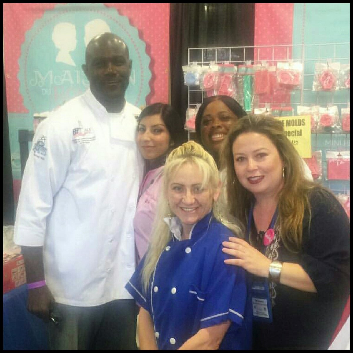 patty_cakepops's tweet photo. SD Cake Show! #sdcakeshow #delmar #cake #chef #sdchefs #sdchefsdecuisine #sd #sandiego #patty_cakepops #networking https://t.co/ljANbCXI0e