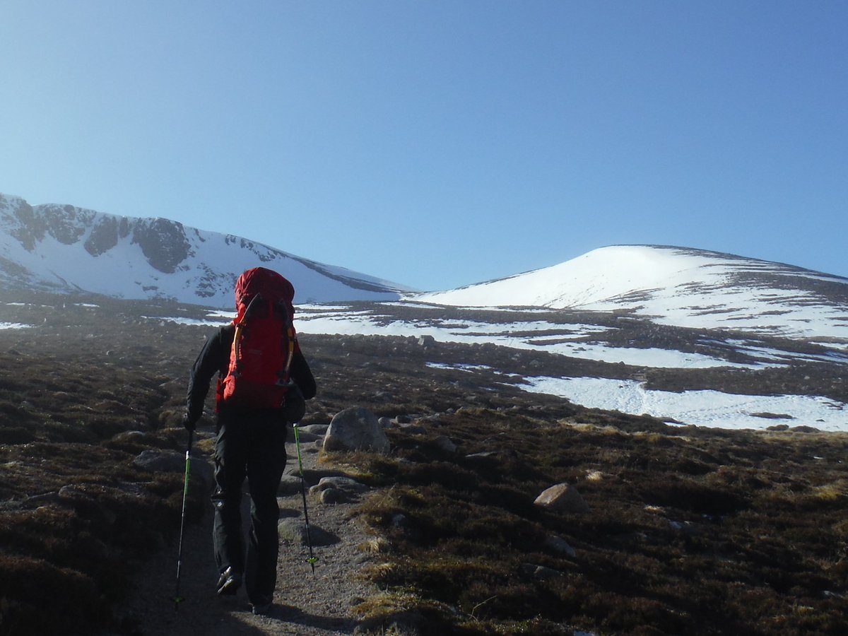 Ive fast become used to <a href="/LekiUK/">Lekiu Kasturi</a> poles, here are good reasons from @PlasyBrenin &amp; <a href="/MyOutdoors/">MyOutdoors</a> myoutdoors.co.uk/gear/how-to-gu…