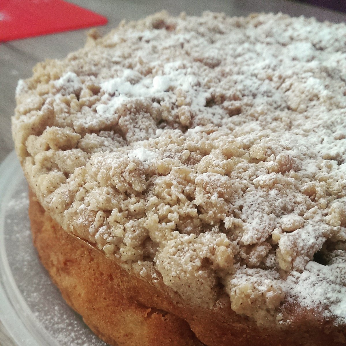 thecaketime's tweet photo. Apple crumb #cake https://t.co/Th4VEnN92v
