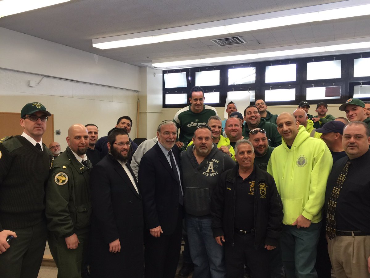 HikindDov's tweet image. So proud to host an appreciation lunch for our @NYCSanitation and #Yeshiva bus drivers. Thanks for all that you do!