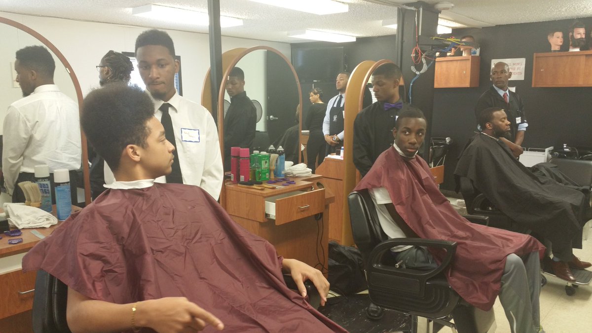 RV_Barbering's tweet photo. Battle of the Schools @rvhs @DrFoxworth @mrsrichardsonrv @iamdrmlthomas https://t.co/wICHccH1pL