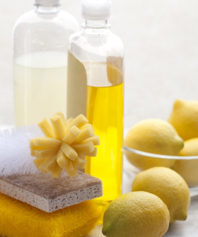 InStyle's tweet image. How to spring clean easily and effectively like a pro: instyle.io/6aPyKWG