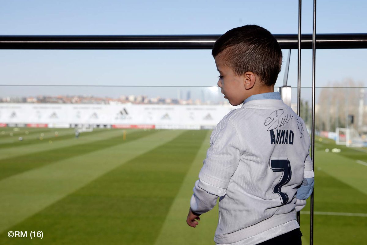 realmadriden's tweet photo. 😊📷 #RMFans

Ahmad, the Palestinian boy who survived an attack in the West Bank, saw his madridista dream come true. https://t.co/bgEBfbYvpF