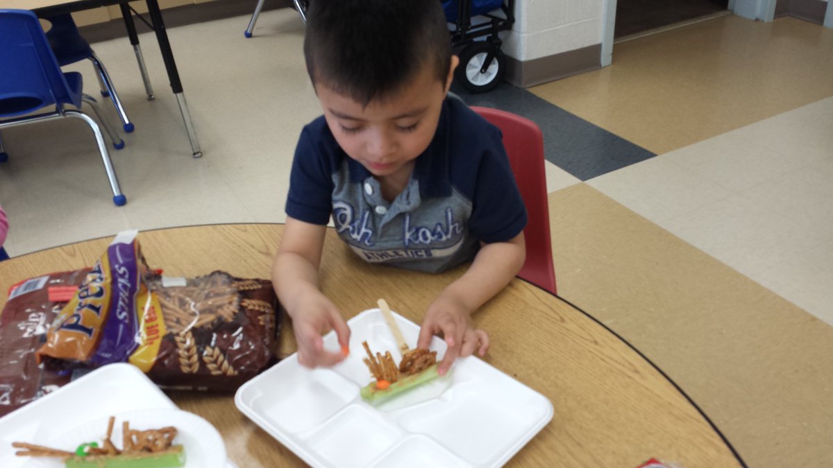 SouthwestPk's tweet photo. Do grasshopper have ears? We learned, Yes they do! #springbugs #lionpride #hickoryprek https://t.co/wpBVk569B9