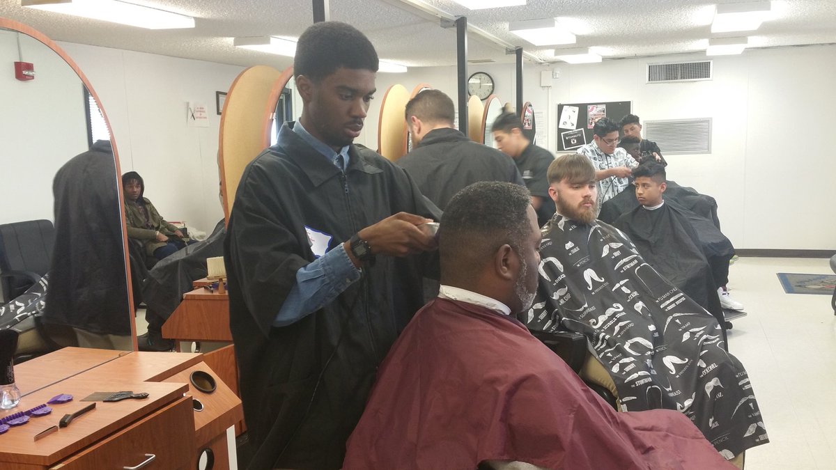 RV_Barbering's tweet photo. Battle of the Schools @rvhs @DrFoxworth @mrsrichardsonrv @iamdrmlthomas https://t.co/wICHccH1pL