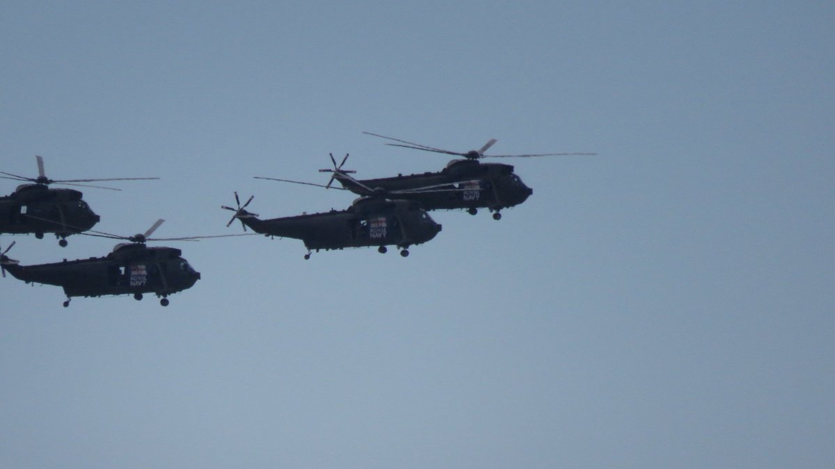 NewsomIan's tweet photo. The Old #SeaKing and the New #Merln #Portsmouth #Southsea @RoyalNavy https://t.co/d7hs0kweES