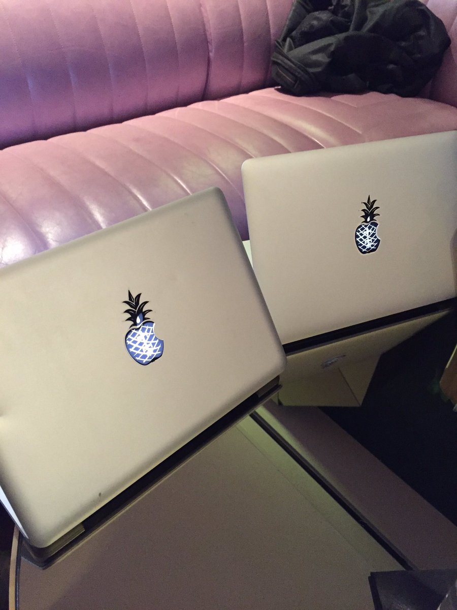 GinManJones's tweet photo. On brand... PINEApple Macs... #repwear #pineappleiscoming @PlantationRums @IDBrandsUK #mondaymotivation https://t.co/esM8BNDuIP