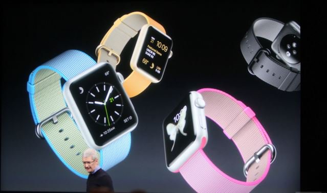 abplive's tweet photo. #Apple #LaunchLive चार नए कलर वैारिएँट में आईवॉच लॉन्च. कीमत में कटौती हुई नई कीमत 299 डॉलर.https://t.co/HmSqkvZ7x5 https://t.co/xRYROGesSc