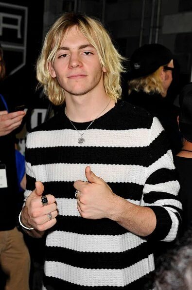 AwwsR5's tweet photo. cHAU 

I vote for #R5 #YouKnowYouLoveThem @radiodisney https://t.co/spSloZ1klT