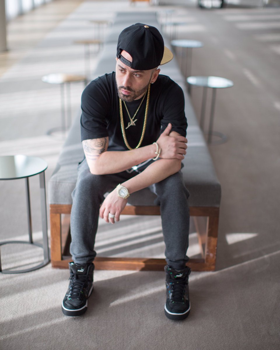 yandeloficial's tweet photo. No sé si vivo para pensar en ti o si pienso en ti para poder vivir. 🎶🎶🎶🎶🎤 #MIXTAPE https://t.co/L4Z2KdT0sj