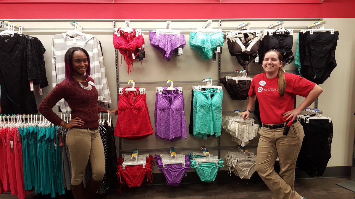 MsWendybird's tweet photo. Rockin swimwear in #fleekville #0755 @LyaRandom @JVofNC @BethPetrich @melistanik https://t.co/oxrSXdRc0G