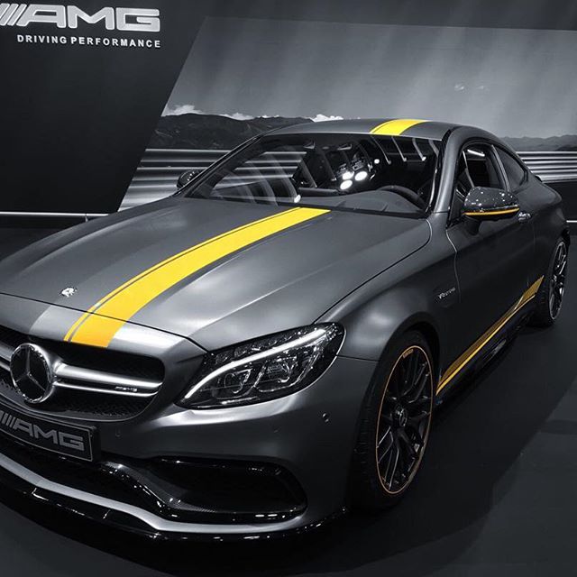 mboakville's tweet photo. Track ready. #oakville #c63 #cclass #track #trackready #edition1 #mercedes #mercedesbenz #ciass #handcrafted https://t.co/Mk0aXQ42OP