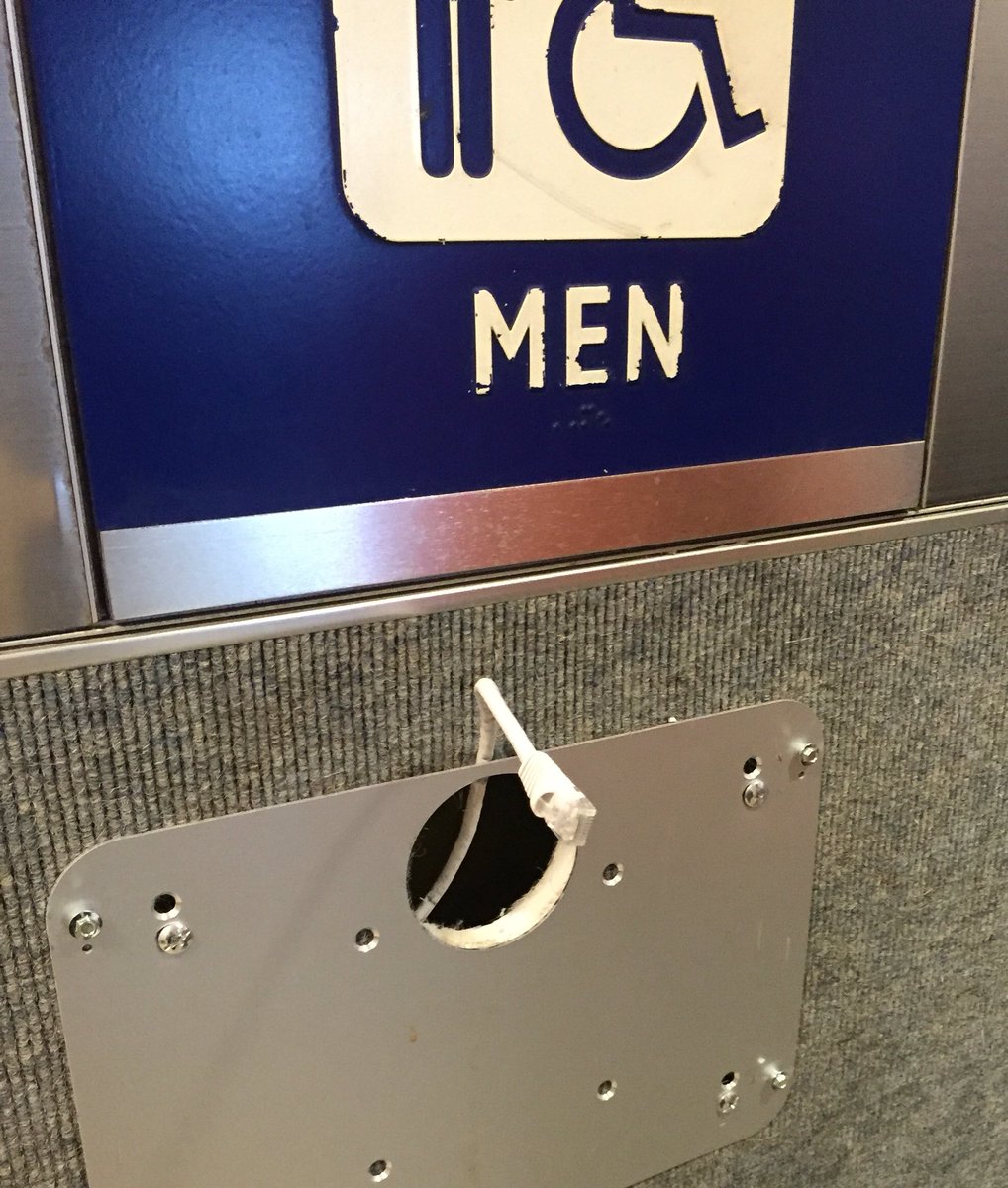 hackinElvis's tweet image. Meanwhile at the airport...