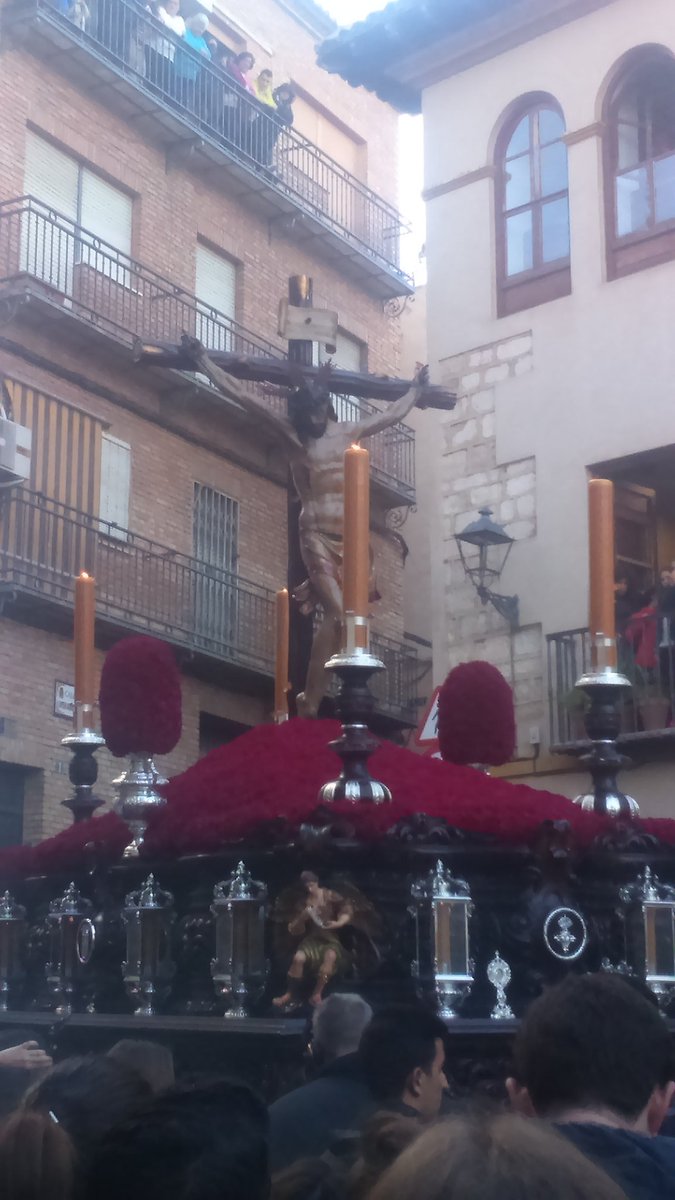 Crisbisss's tweet photo. El cristo del bambú repartiendo misericordia en jaen. https://t.co/ccj3YQoGqG