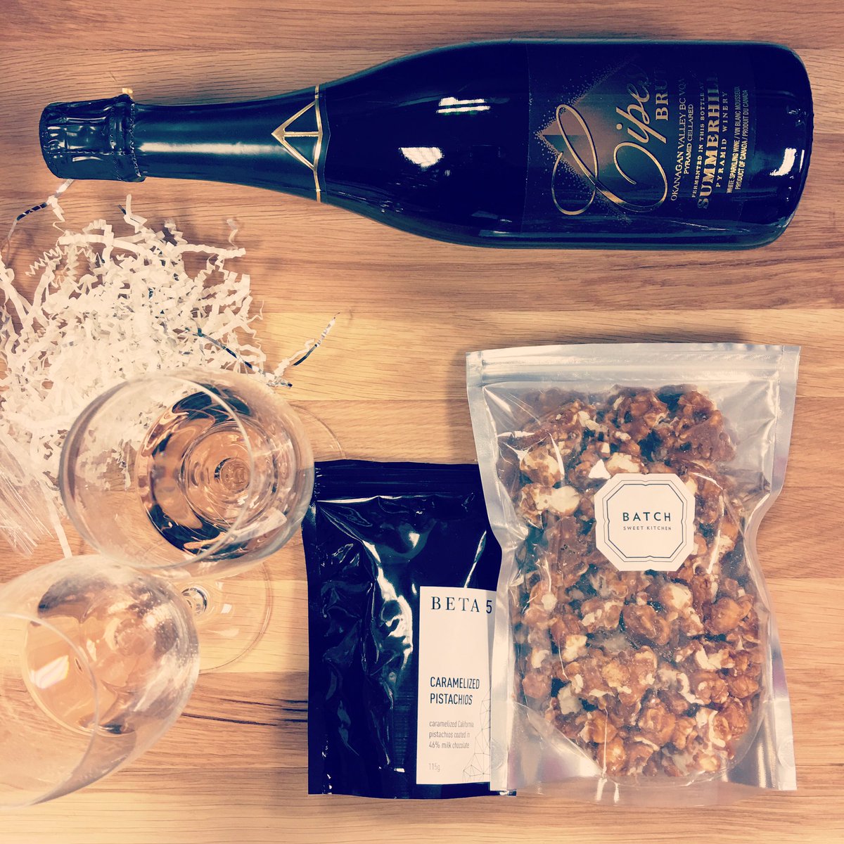 HolbornGrp's tweet image. LIFESTYLE AT HOLBORN | why we love getting back to work on Monday @beta5chocolates @batchsweet @summerhillwine