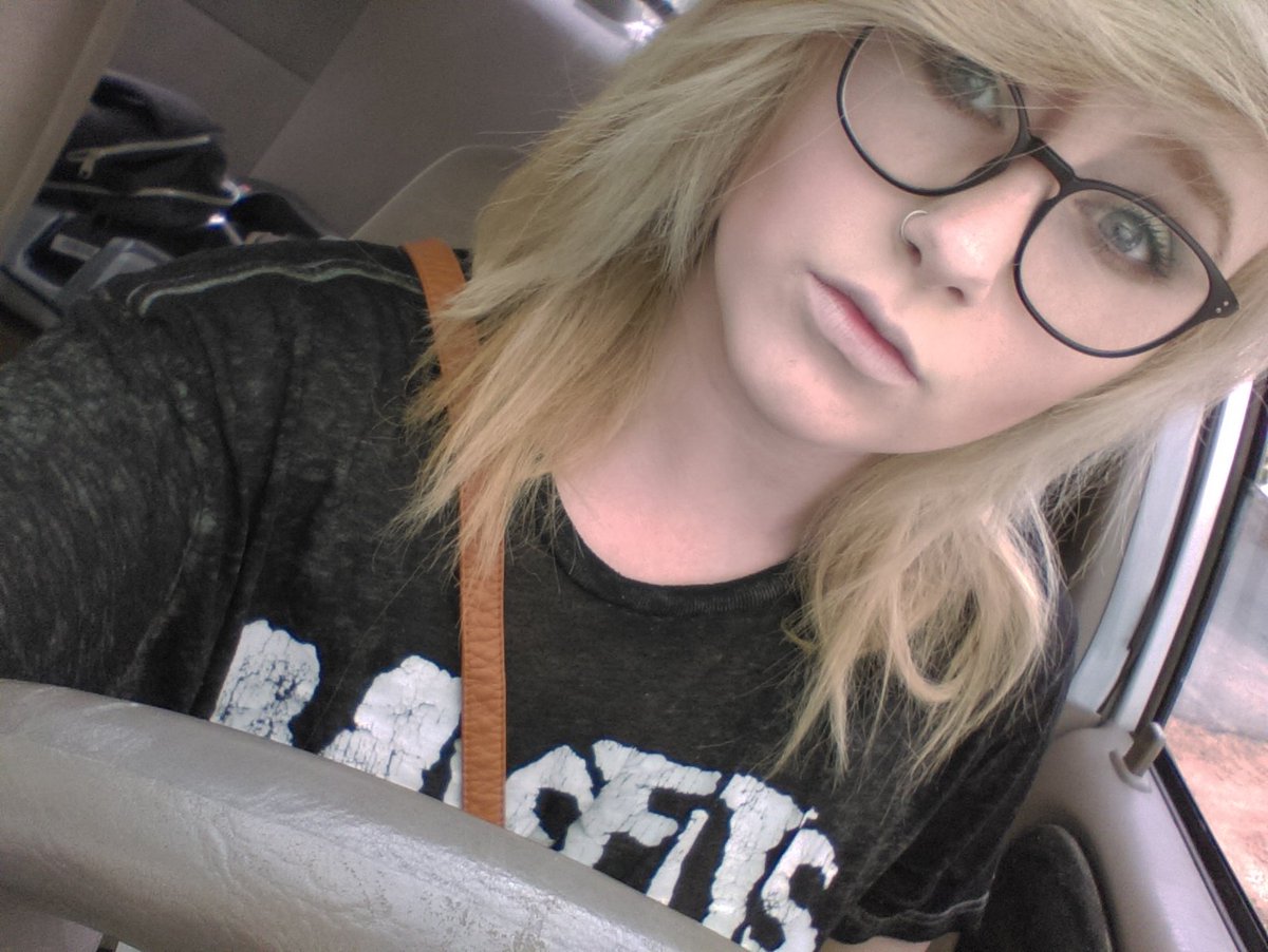 kittyc1020's tweet photo. The only way you losers can turn me on is with your wallets.😈
#findom #rinse #walletrape #superior @RTpig @tonybobo3 https://t.co/fTDqUYOTYd