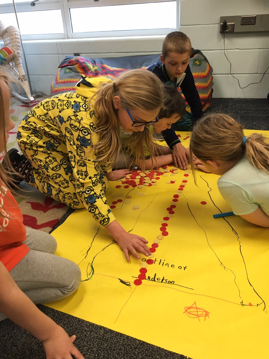 Class_Williams's tweet photo. How many crayons tall are you? 

We used classroom materials to measure the height of a few 3rd graders! https://t.co/dFzIf9Zxqo