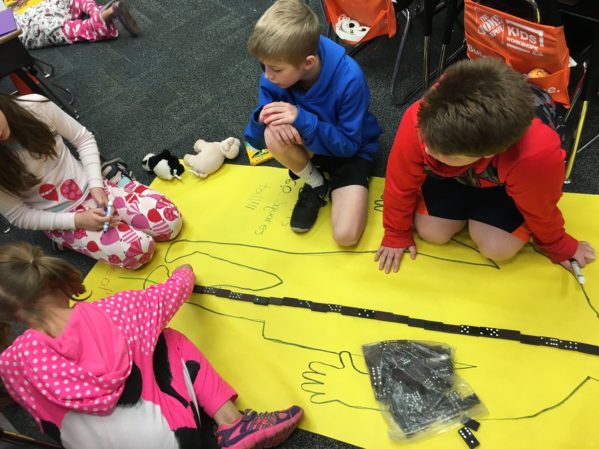 Class_Williams's tweet photo. How many crayons tall are you? 

We used classroom materials to measure the height of a few 3rd graders! https://t.co/dFzIf9Zxqo