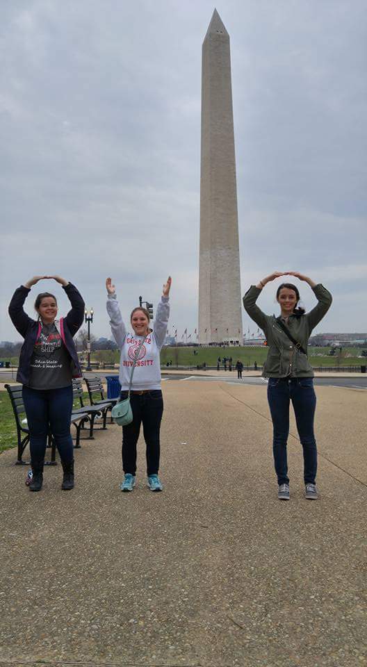 jesslovesbbq's tweet photo. OH-IO with the Washington monument @OSUBlockO @ColumbusDispBRK @OhioStResLife @ohiounion @StudentLifeOSU @BuckISERV https://t.co/WLk8o5xhlS