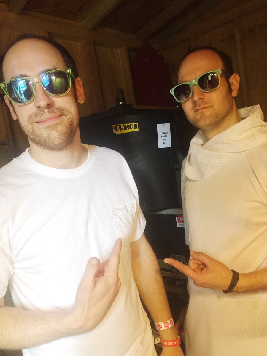 holidaempls's tweet photo. Twinzies ππ
#futuresobright #holidaempls https://t.co/W26A7tUgE2