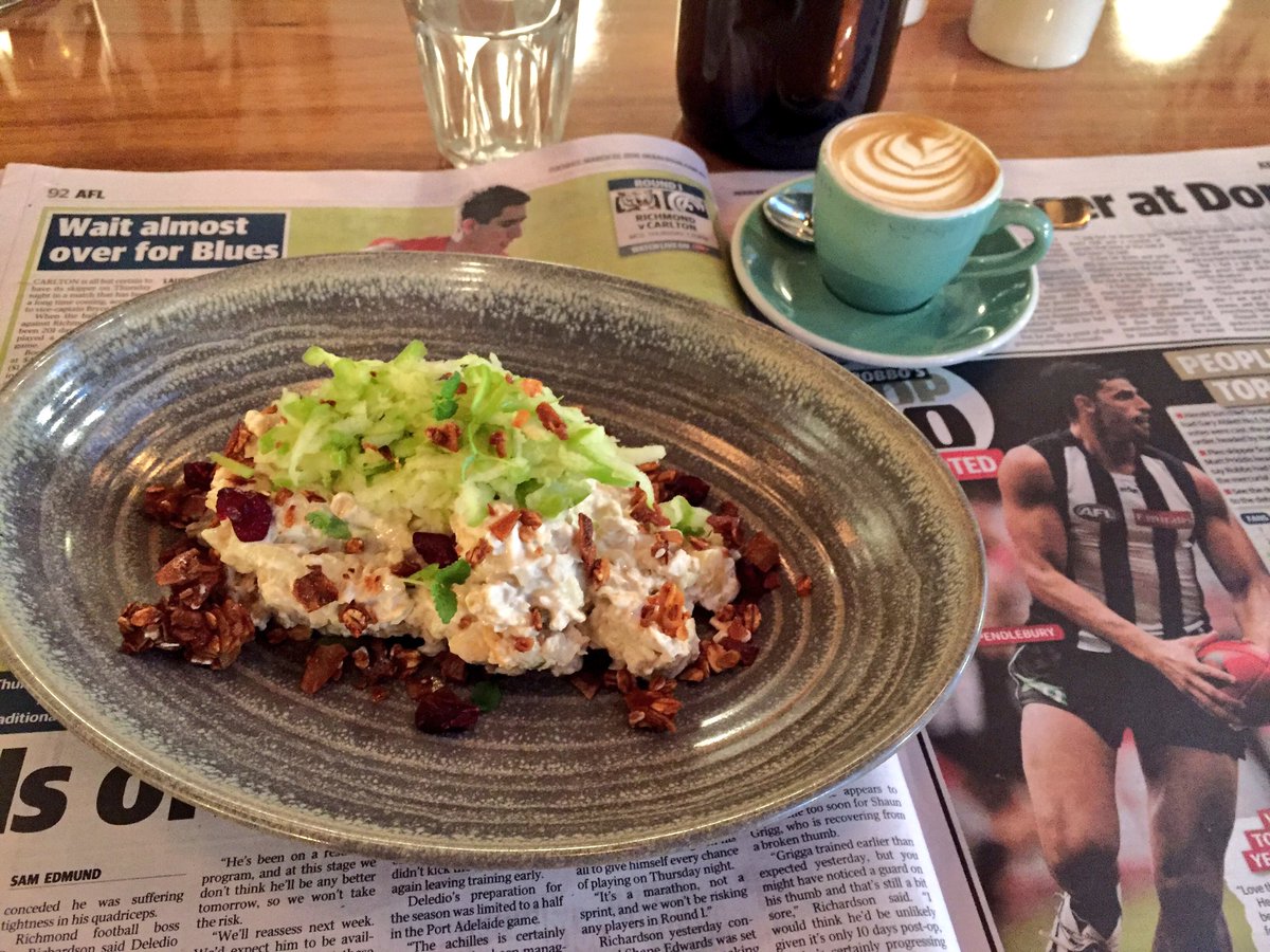 BrionyCarlyon's tweet photo. Last run around the Tan and last #Melbourne breaky until #AO2017...

Deuces ✌️😢 https://t.co/stDPsPuyE2