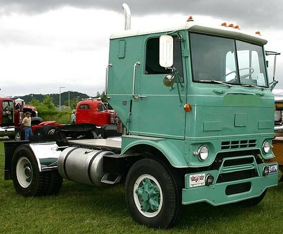 HGTrucking's tweet photo. Let's play #MakeAndModelMonday! Can you guess the year, make and model of this #ClassicTruck? Tweet your answer. https://t.co/WUszYE2a3J