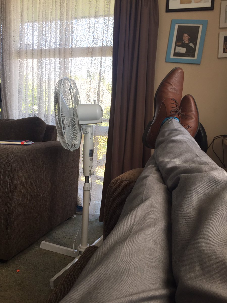 AaronPinkham's tweet photo. Popped home for a lunchtime feet up. #smalltownperk https://t.co/S8UQMQsOGh