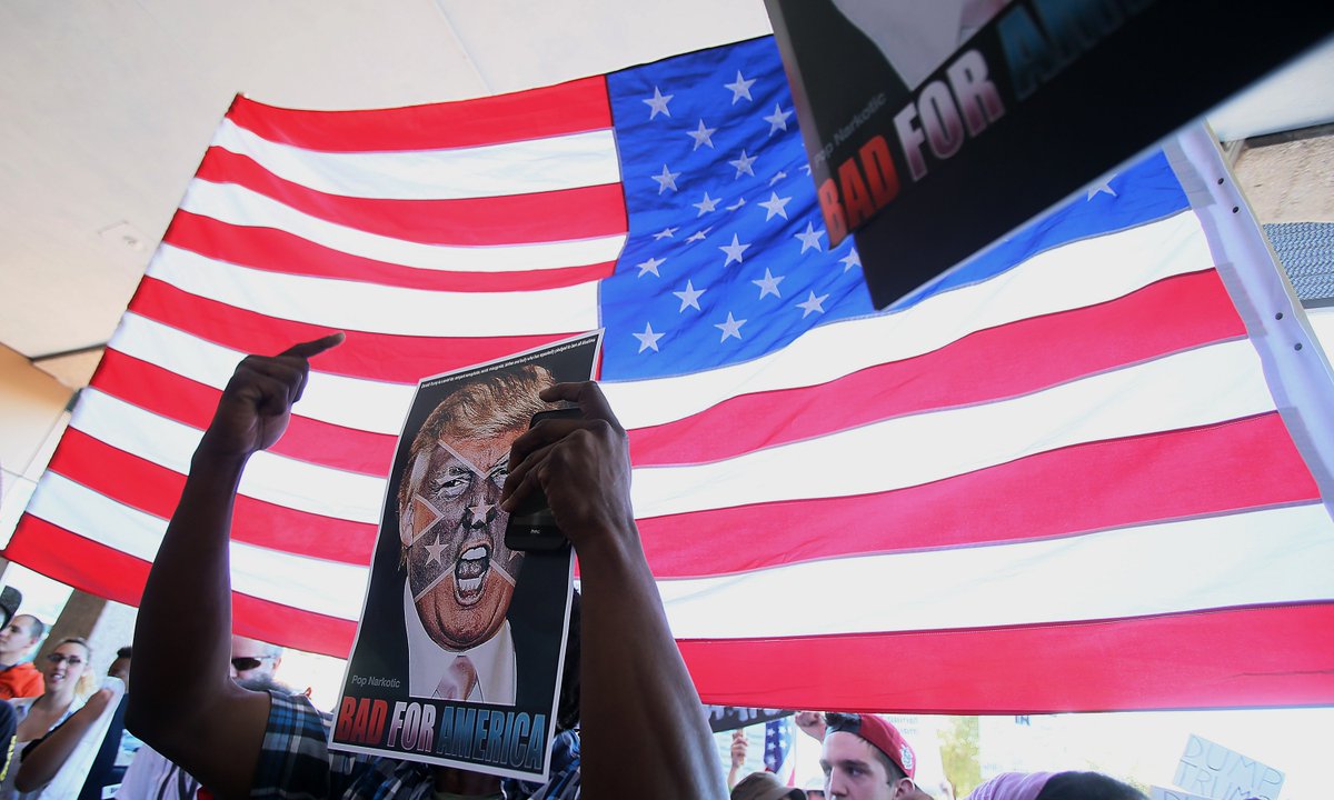 netopjr's tweet photo. Social media blows up with video and images from Trump's Tucson visit
https://t.co/nVg77iHKdT https://t.co/rGVTC3aKid