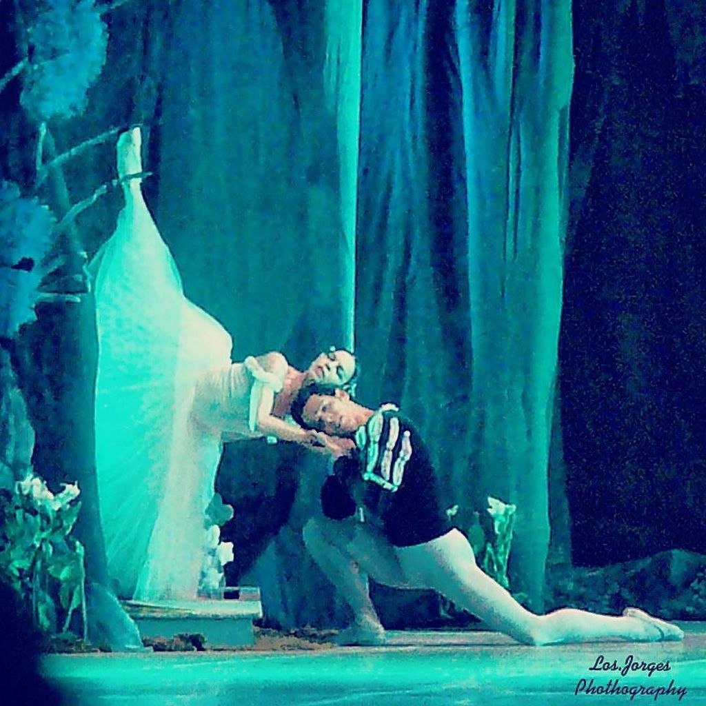VictoriaAaguila's tweet photo. #Giselle #IIact #willis #balletnacionaldecuba #BNC #Ballet #cuba #lahabana #ViengsayValdés #granteatrodelahabana #r… https://t.co/NULrdLFpNs