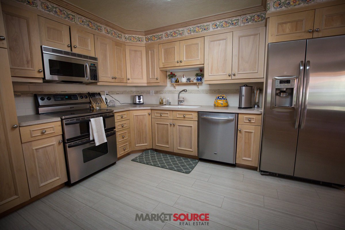 MarketSourceRE's tweet photo. Who wouldn't want to make dinner in THIS kitchen!  Stay tuned for a new listing coming your way ...  #slc #forsale https://t.co/imttGX52C3