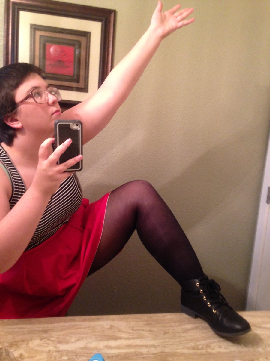 paramnesial's tweet photo. Relatable outfit selfies https://t.co/tiUKVa6VGx