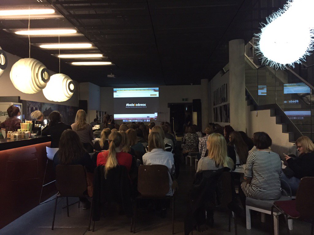KamilaSidor's tweet image. Kasia from @CodersLabPL speaks at @ggCarrots in #Krakow how to become a developer #bedekodowac #gocarrots