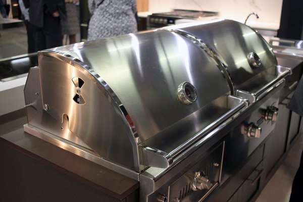 CoyoteOutdoor's tweet photo. Take a look at our 50" Hybrid gas and charcoal #grill from @DistinctApp’s booth at @ADDesignShow. #ADHomeShow https://t.co/FNumoplSzY
