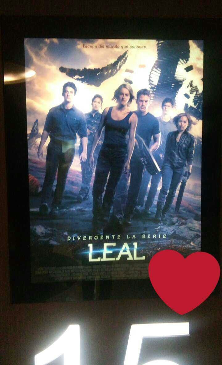 TaniGs's tweet photo. Finally #allegiantpart1 @AnselElgort with @BrendaVilla 💕👏 https://t.co/abC1SDvkLQ