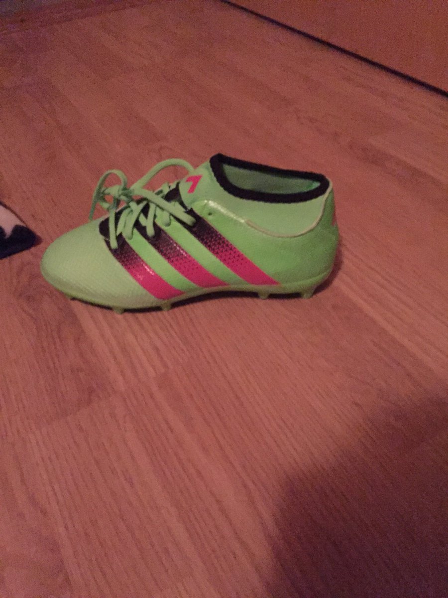 JohanjsonSiminx's tweet image. Ny adidas ace skorna fräscha😘