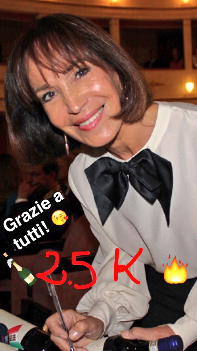 FiammaFadda's tweet photo. Un bacio di ringraziamento a tutti i follower! 😘💖👸 #happyfiamma https://t.co/oJW6pkwFw3