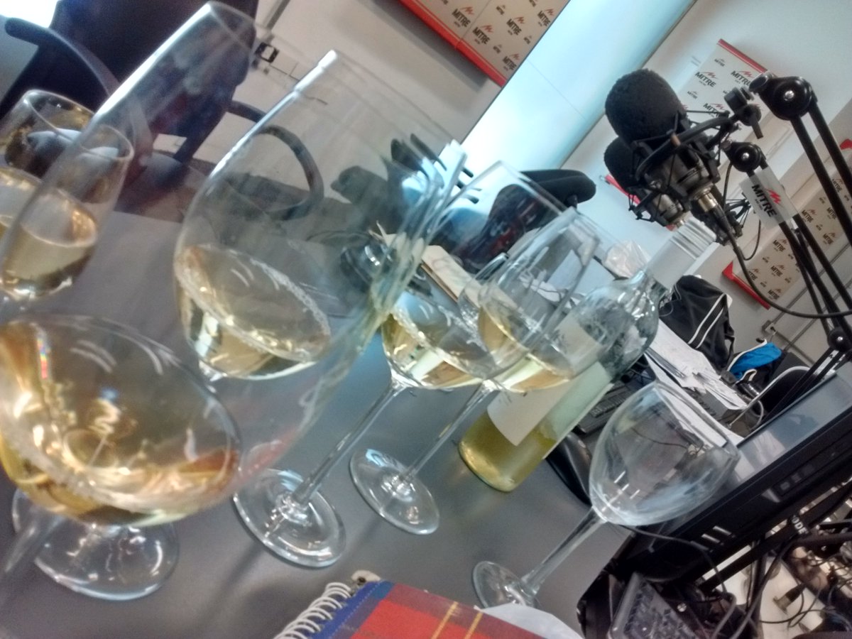 #LunesNoEmpiezoLaDieta | Hoy #EncendidosEnLaTarde aprende a tomar vino con la Sommelier <a href="/MMendizabal/">María Mendizábal</a>